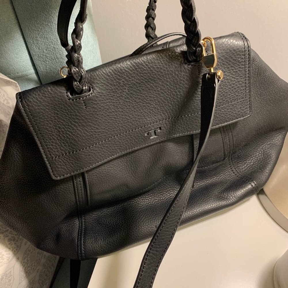 Tory Burch bag in excellent conditions!